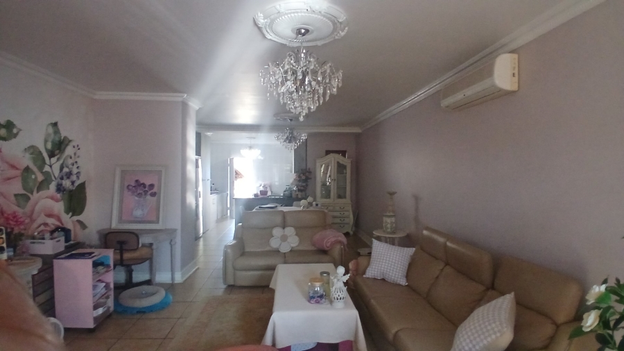 2 Bedroom Property for Sale in Langenhovenpark Free State